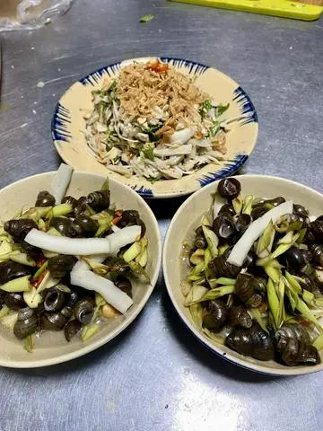 Hình ảnh Ốc Hút + bánh tráng