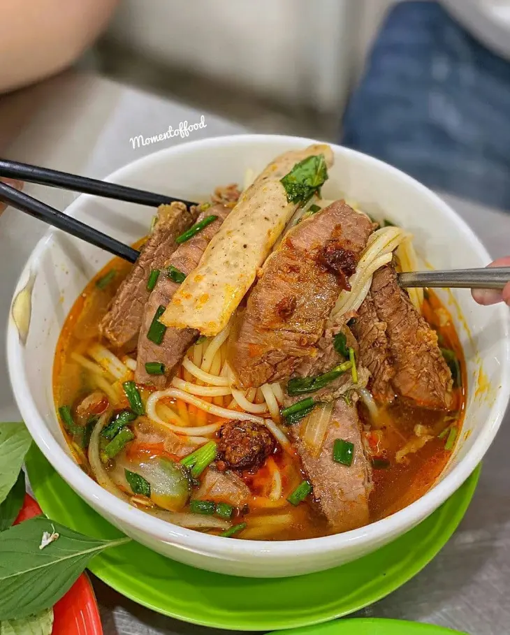 Hình ảnh Bún Bò Tái - Chả