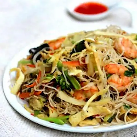 Hình ảnh Bún gạo xào nạc gà