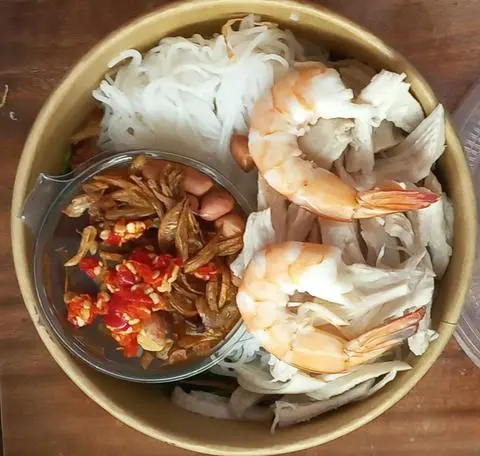 Hình ảnh BÚN THÁI TRỘN TÔM & GÀ 