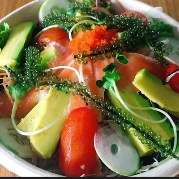Hình ảnh Salad cá hồi bơ - avocado salmon salad - sốt mè