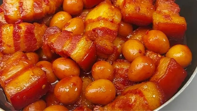 Hình ảnh Cơm thịt kho trứng cút +canh