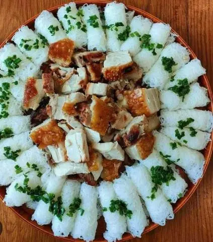 Hình ảnh Bánh hỏi heo quay 