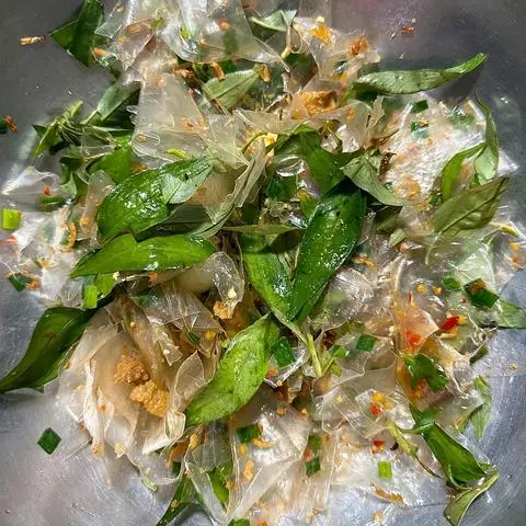 Hình ảnh bánh tráng mỡ hành tỏi giòn 