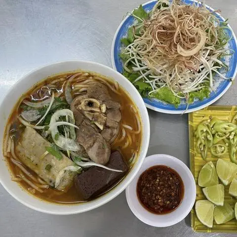 Hình ảnh Bún bò giò - chả Huế