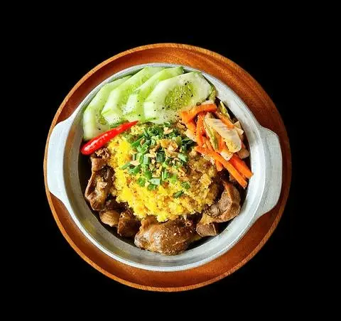 Hình ảnh Cơm Thố Gang Nóng Mề Gà 