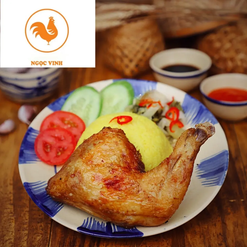 Hình ảnh Cơm Gà Xối Mỡ Đùi Góc Tư 