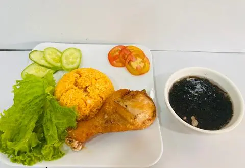 Hình ảnh Cơm Gà Xối Mỡ Nhỏ+ Canh Rong Biển