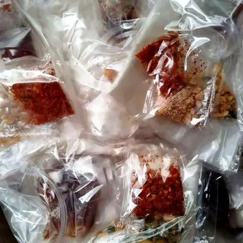 Hình ảnh 10 bịch bánh tráng me