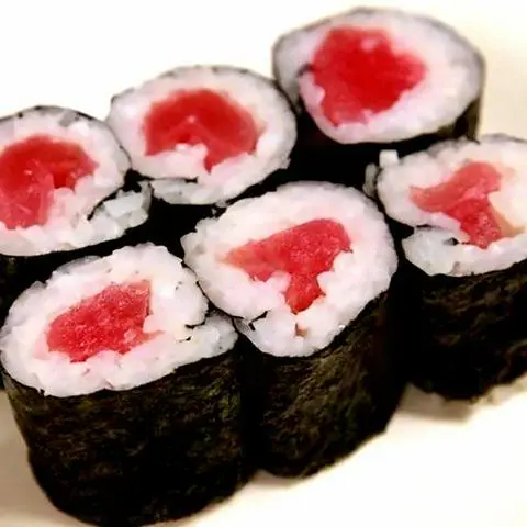 Hình ảnh Sushi maki cá ngừ
