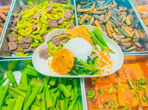 Hình ảnh cơm chả nấm kho xả gừng