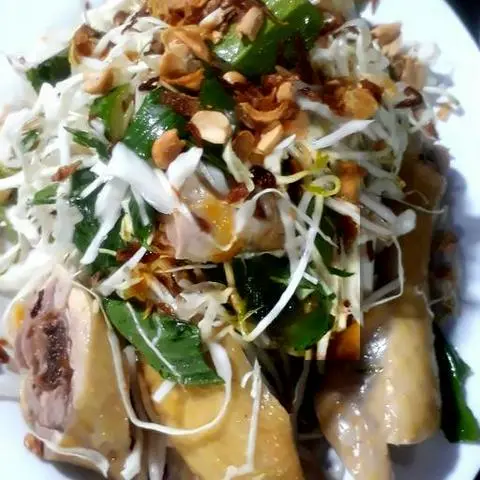 Hình ảnh Gỏi gà 1/2 con