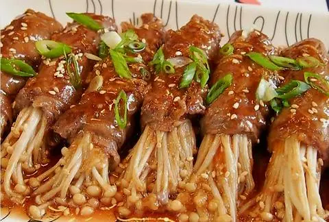 Hình ảnh bò cuốn nấm áp chảo 