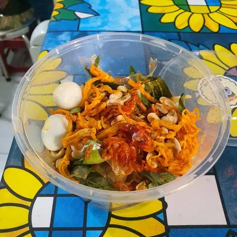 Hình ảnh bánh tráng trộn khô gà