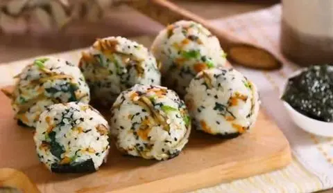 Hình ảnh Cơm nắm rong biển Hàn Quốc