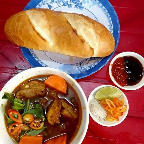 Hình ảnh Bánh mì bò kho