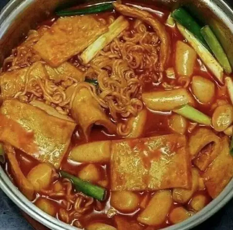 Hình ảnh Tokbokki Mì HQ