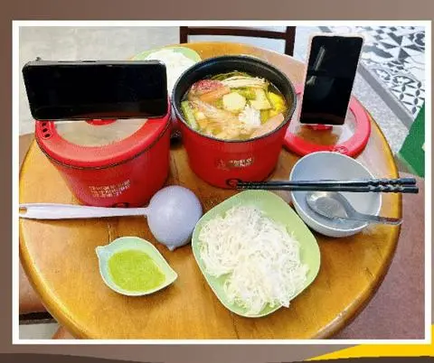 Hình ảnh Lẩu lớn topping tràn đầy (có đông trùng)