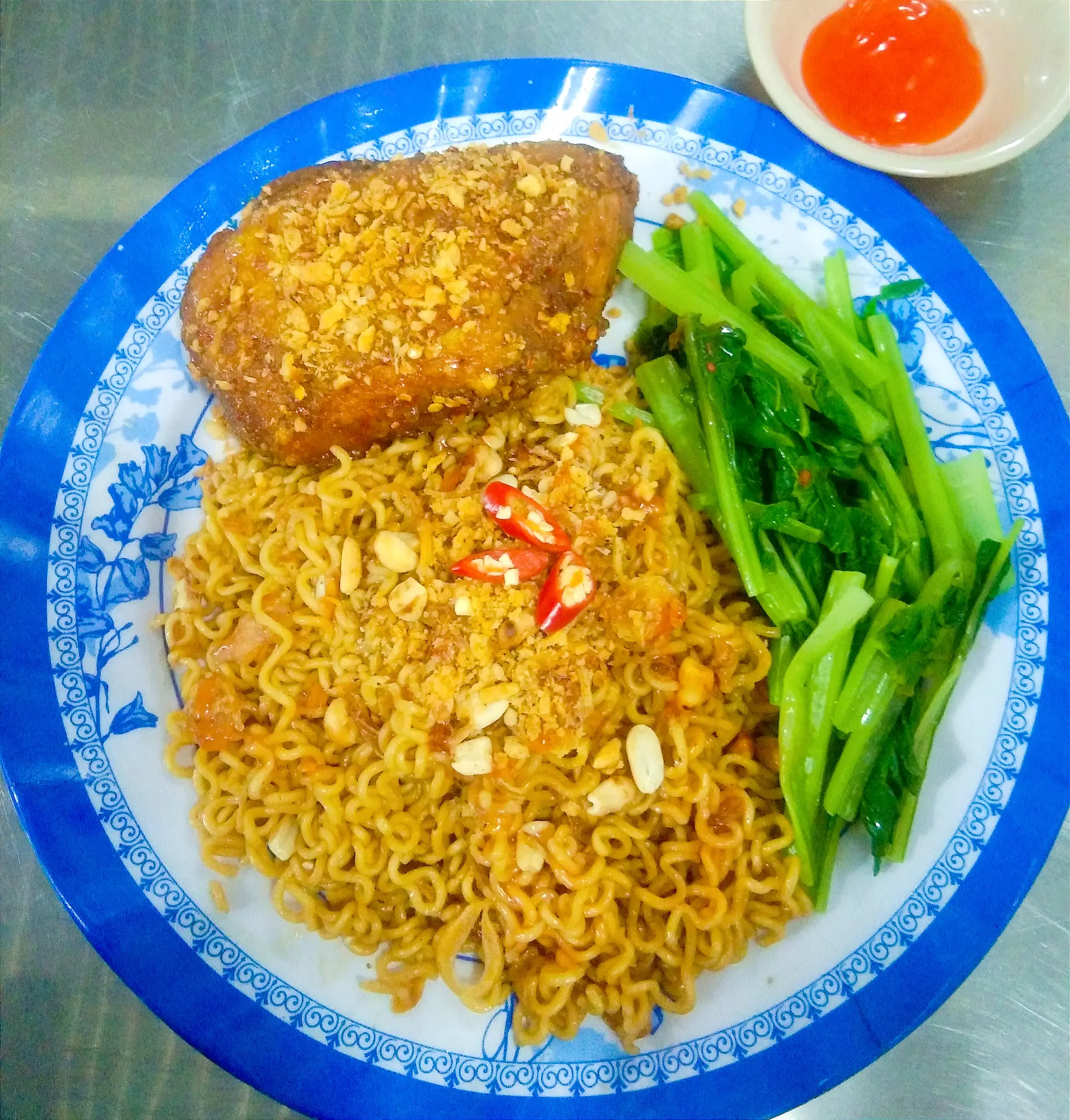 Hình ảnh MÌ TRỘN MÁ ĐÙI GÀ CHIÊN NHÚNG MẮM (GÀ TƯƠI)
