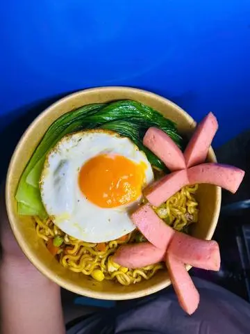 Hình ảnh Indomie trứng xúc xích ( ẢNH THẬT QUÁN CHỤP)