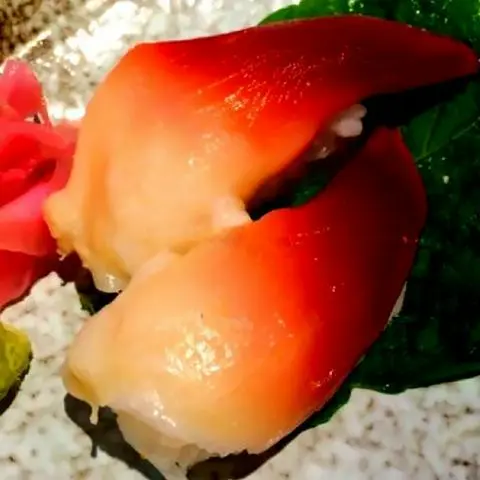 Hình ảnh Nigiri sò đỏ - hokigai nigiri
