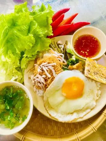 Hình ảnh Cơm tấm bì thịt khìa sợi - chả trứng hấp