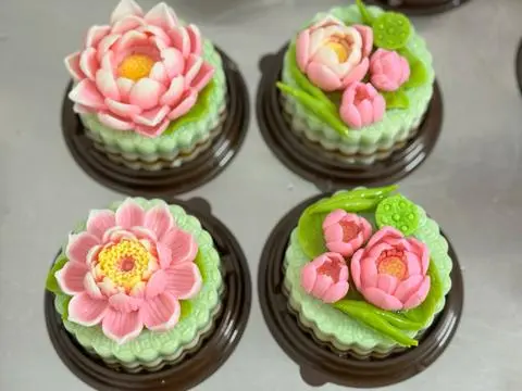 Hình ảnh Rau câu sen nhỏ cúng Rằm có nhân flan