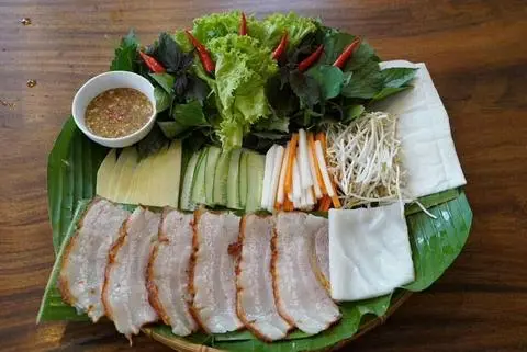 Hình ảnh Bánh tráng cuốn heo quay