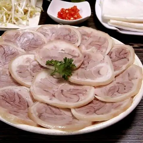 Hình ảnh Bắp heo luộc - nhỏ