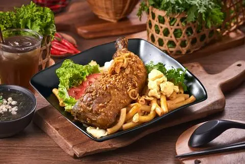 Hình ảnh Nui đùi gà mắm tỏi