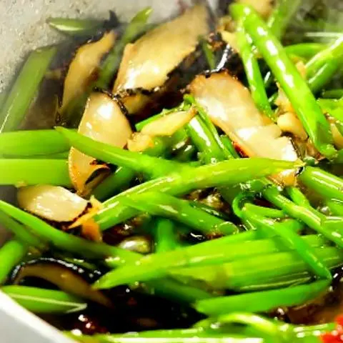 Hình ảnh Ốc giác xào rau muống