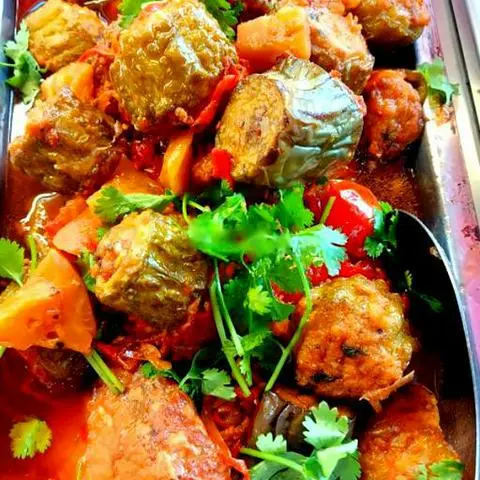 Hình ảnh Cơm chả cá nhồi khổ qua cà tím kho sốt cà
