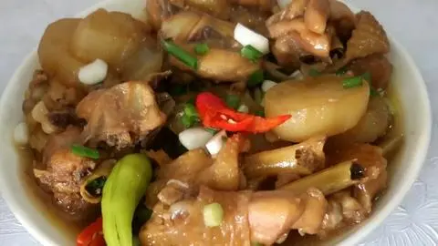 Hình ảnh Cơm gà kho củ cải trắng