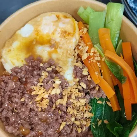 Hình ảnh Mì Trộn Bò Bằm Há Cảo Chiên giòn 