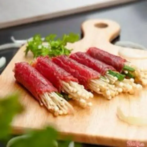 Hình ảnh Bò cuộn nấm kim châm