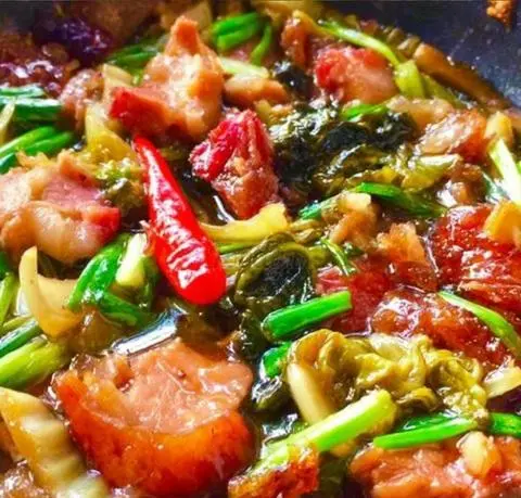 Hình ảnh Heo quay kho cải chua