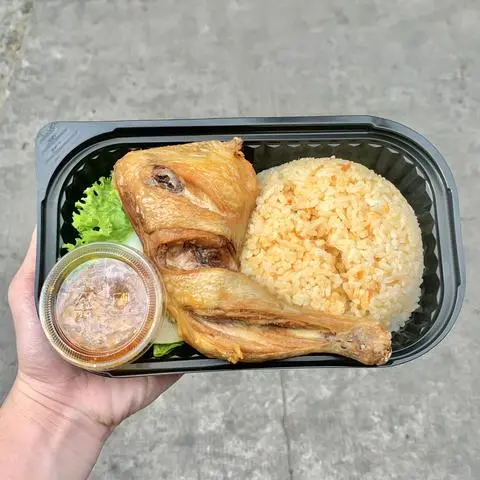 Hình ảnh Cơm Gà Đùi Góc Tư + Canh