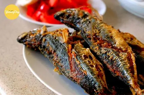 Hình ảnh Cá Nục Chiên Giòn + Cơm