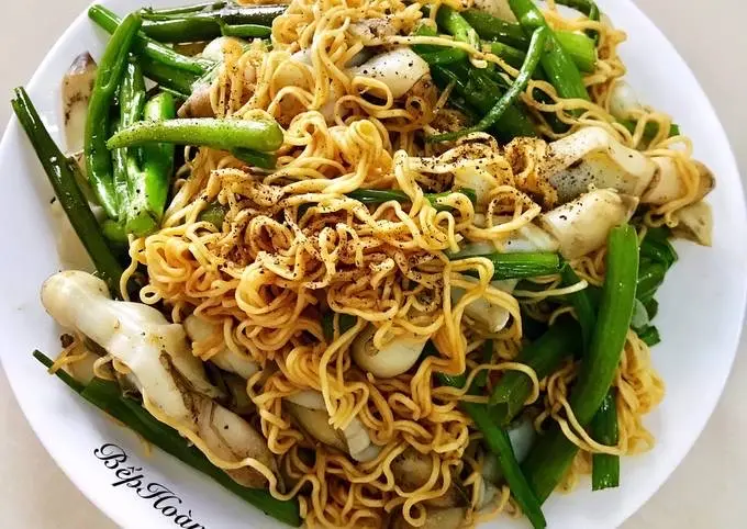 Hình ảnh Mì xào ốc móng tay