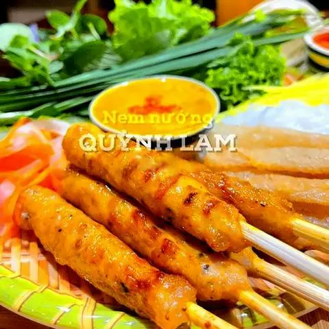 Hình ảnh nem nướng (6 que size trung) + trà tắc/trà chanh/mía lau nha đam