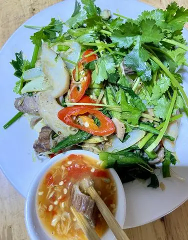 Hình ảnh Lòng cá ngừ đại dương xào rau cần