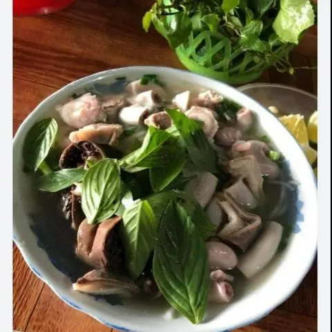 Hình ảnh Tô lòng trần nước lèo( lòng được để chung với nước lèo)thập cẩm phần vừa không kèm cháo