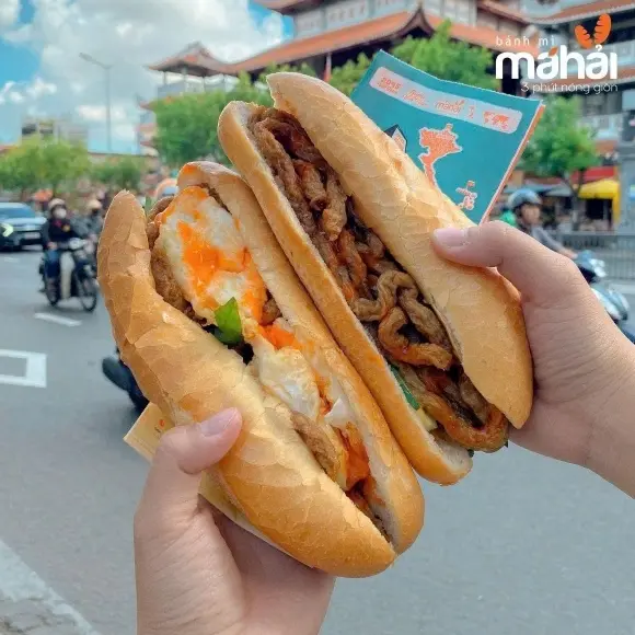 Hình ảnh Combo 1 - Bánh mì đặc biệt kèm 1 ly trà chanh ly lớn