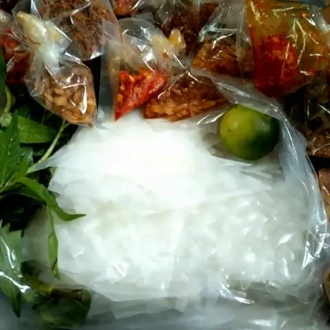Hình ảnh 10 bịch bánh tráng muối tỏi