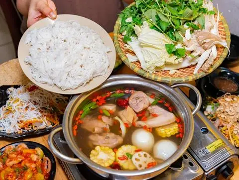 Hình ảnh Lẩu gà ớt hiểm - Size vừa