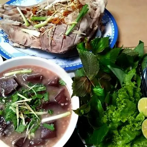 Hình ảnh Má heo luộc - cháo huyết