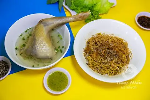 Hình ảnh Mì - Gà Chặt Góc Tư
