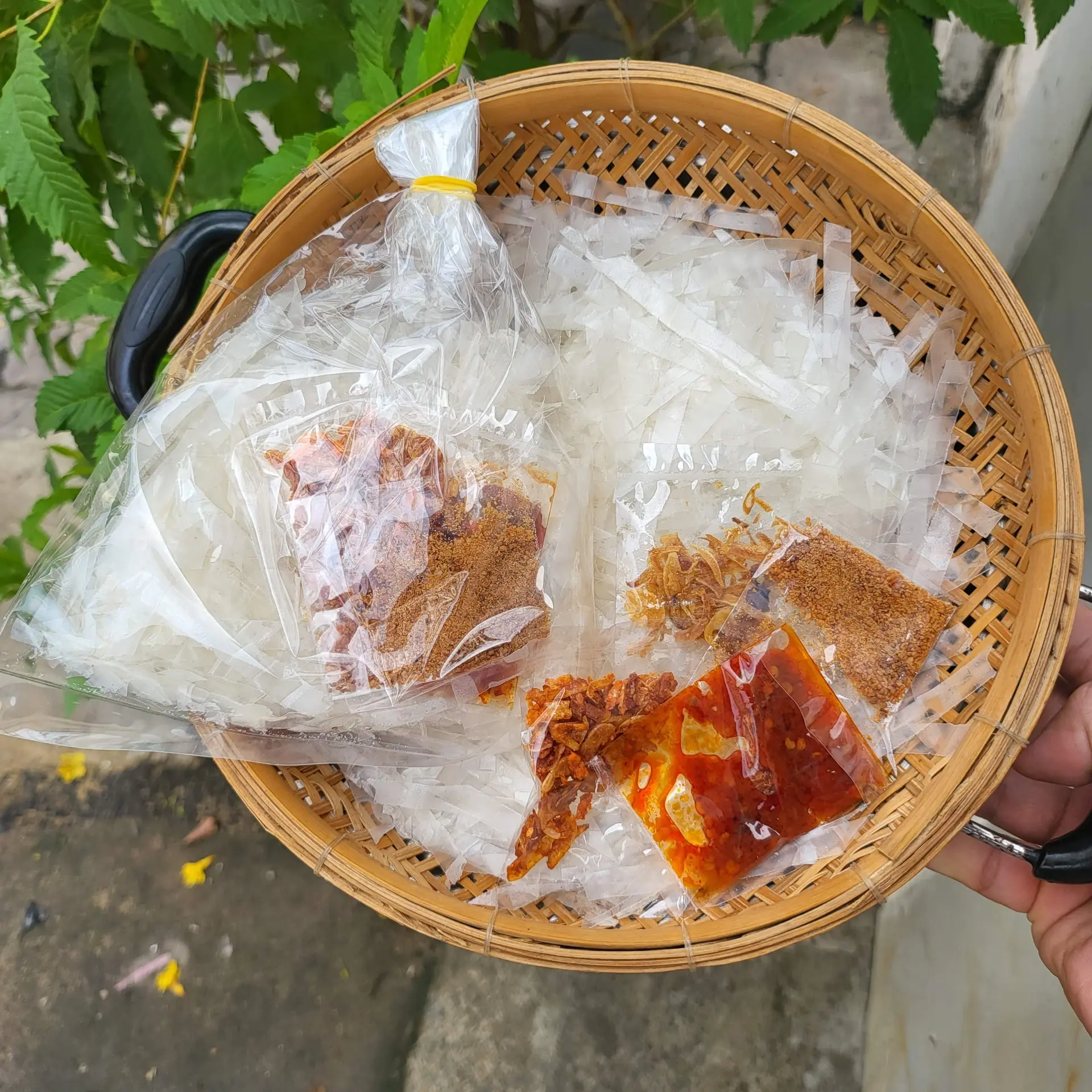 Hình ảnh Bánh tráng sate ruốc - 1 gói