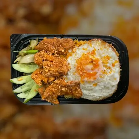 Hình ảnh Mì trộn trứng chiên - da gà