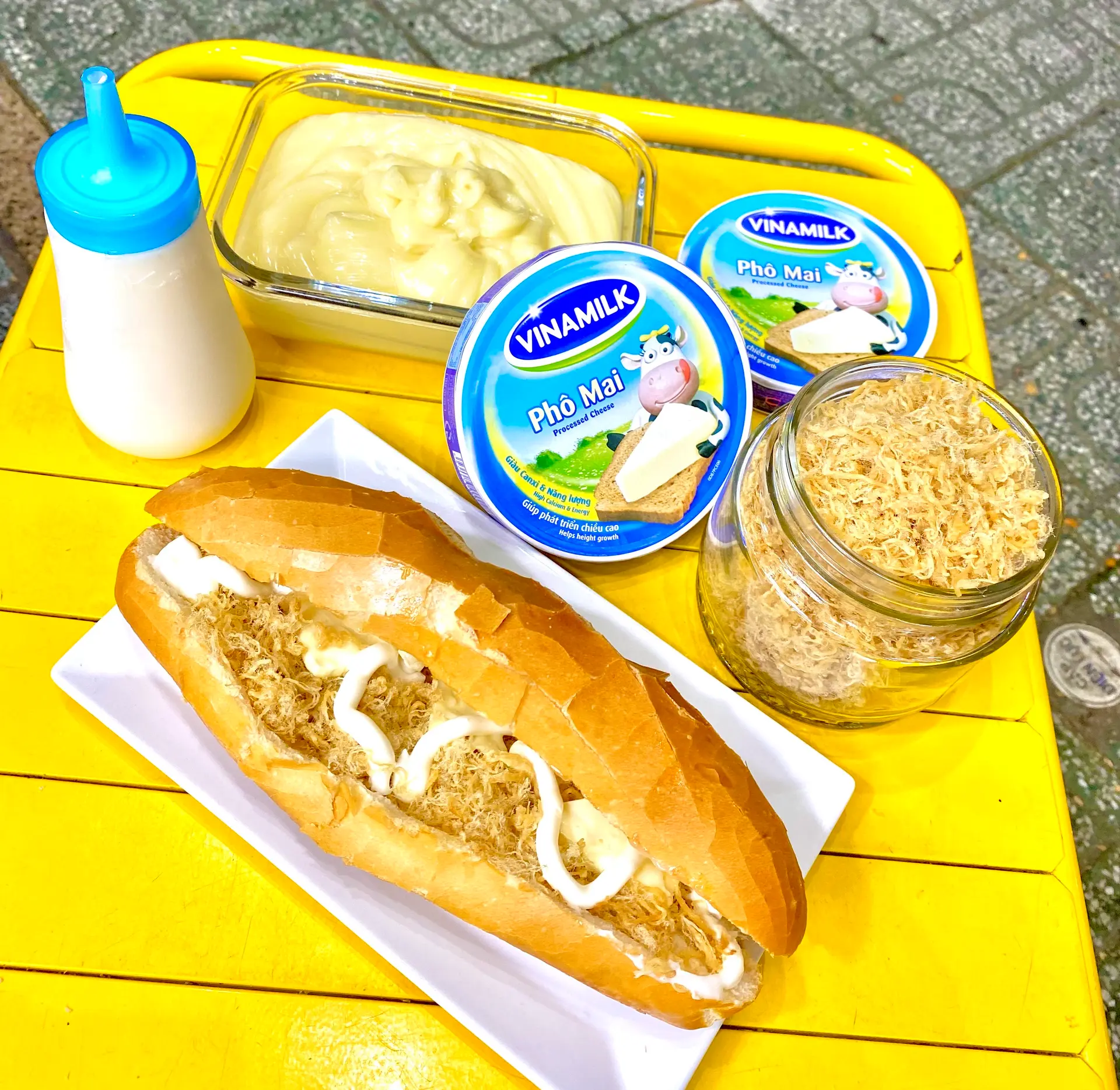 Hình ảnh Bánh mì phô mai chà bông